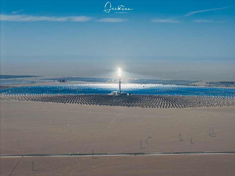 V2EX-最热主题在敦煌拍到了沙漠里的超级大电池!#v2exGeeksun2021: 图片拍摄于敦煌的光热熔盐电站，之前刷到过好多喜欢的博主拍摄过，这次路过敦煌远远的看见一个发光的电塔，百公里开外都能感受到它的光芒，太让人震撼了！sourceV2EX-最热主题在敦煌拍到了沙漠里的超级大电池!#v2exGeeksun2021: 图片拍摄于敦煌的光热熔盐电站，之前刷到过好多喜欢的博主拍摄过，这次路过敦煌远远的看见一个发光的电塔，百公里开外都能感受到它的光芒，太让人震撼了！source