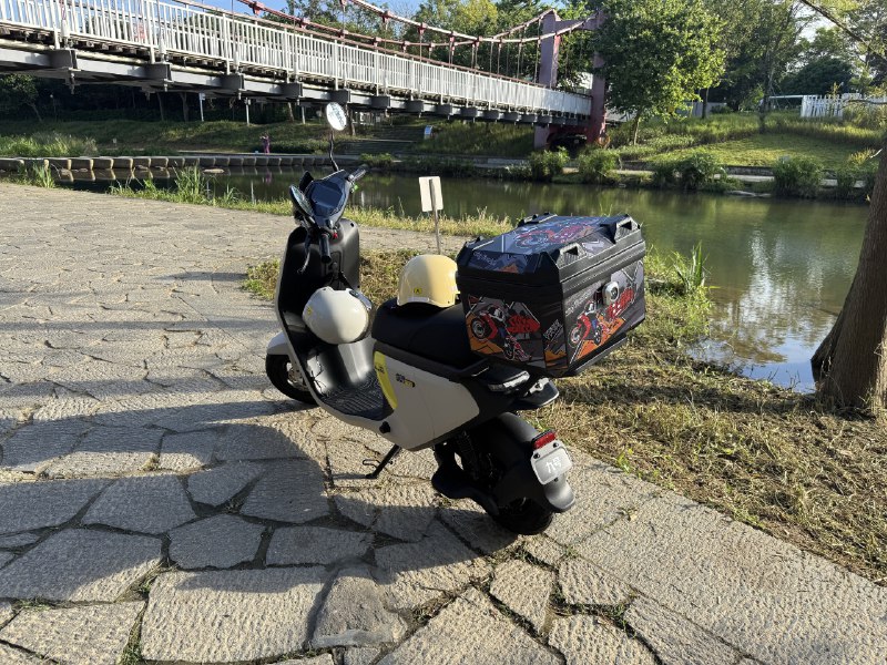 V2EX-最热主题自从买了九号 F90M, 感觉人生交流圈扩大了几十公里#v2exKINGWAY:昨晚半夜出去十几公里外罗湖吃了顿宵夜，简直爽歪了