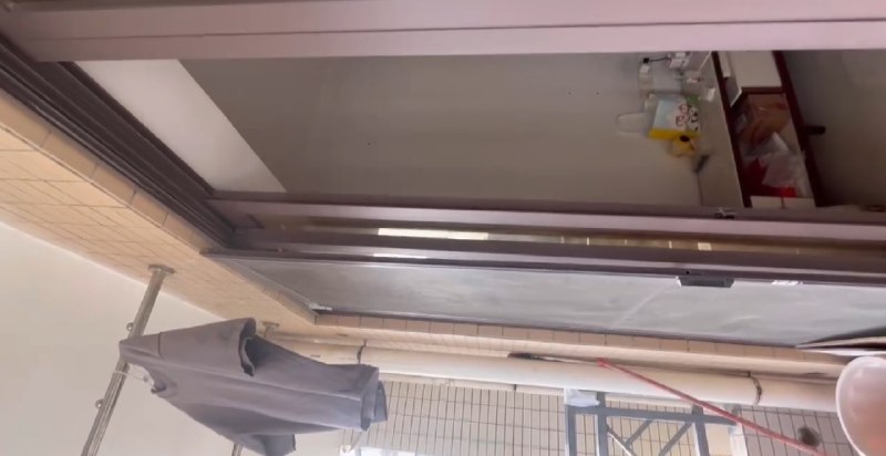 V2EX-最热主题租客要求维修(维修/更换)阳台纱窗门，该不该答应他？#v2extangzhiyong:租客搬进来 2 天，要求维修/更换蚊纱窗