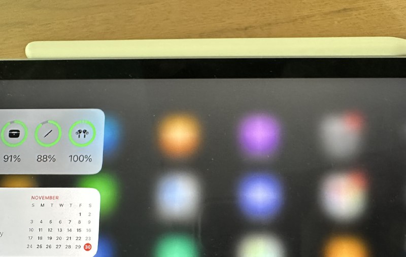 V2EX-最热主题Apple 的品控不是一般的牛逼#v2exdrymonfidelia:二代笔，质保一年，过保不到 48 小时就坏了，充电断断续续，必须拿下来再放回去好几次才能充进去笔吸在旁边没有充电标识笔吸在旁边还能一分钟掉一格电 （ 89->88 刚好被我拍到了）本来笔买来学画画的，官方一百多的笔芯买了两盒