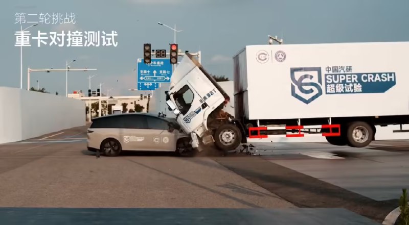 V2EX-最热主题理想和乘龙这一波对撞，你们站谁？#v2exhackroad: 理想汽车产品负责人 @老汤哥 Tango 今晚在微博上针对理想 i8 和卡车对撞事件进行回应，并“隔空喊话”乘龙卡车：“相信权威机构的专业，要不来复测一把？”并 @ 了理想汽车产品线负责人 @张骁 