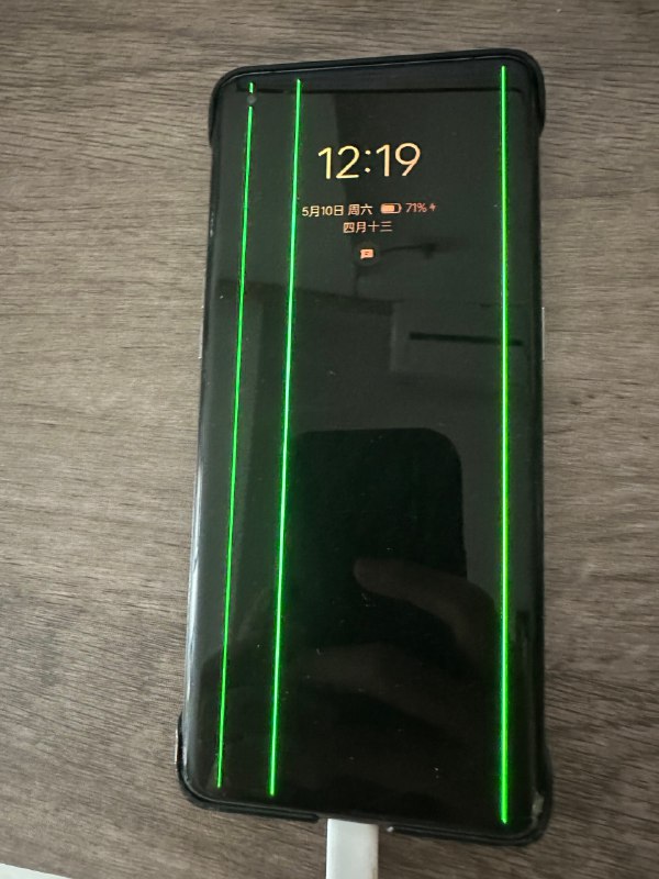 V2EX-最热主题Oppo 过保后，每个月屏幕加一条绿线#v2exsickoo:机型 Oppo find x3挺爱惜使用的，平时都是放在桌子上当备用机，今年开始每个月增加一条绿线，唉！source