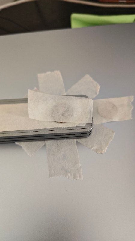 V2EX-最热主题解决 256g 丐版硬盘不足的问题（笑）qwetrz007sh:前言19 年看到一个视频有人这样干过，不过他是富二代，直接用的热熔胶粘上去的25 年我终于用上 MacBook 了，我改良了一下！优点：用磁铁，拿取很方便，更换硬盘也方便