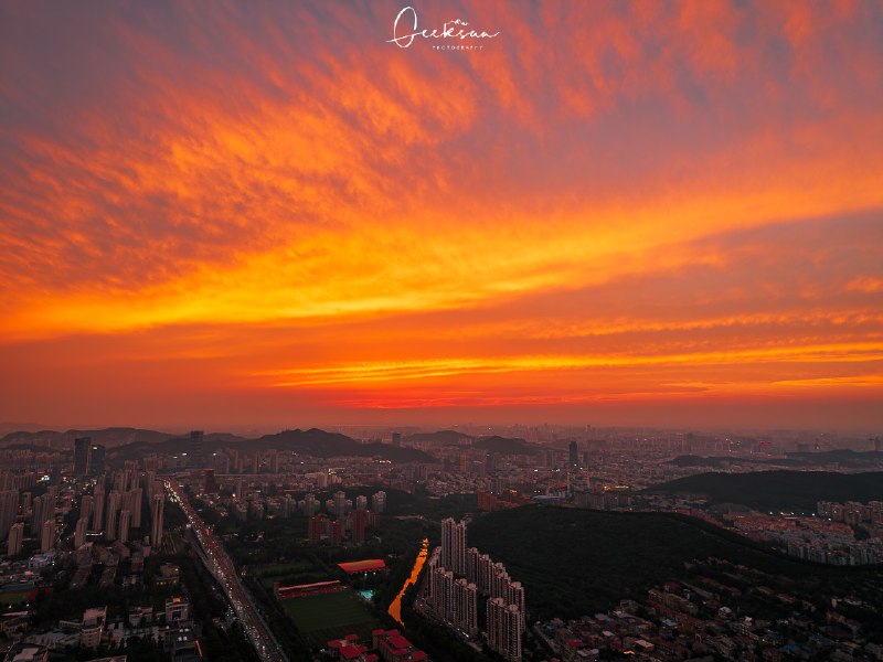 V2EX-最热主题我辜负了济南的世纪晚霞！#v2exGeeksun2021: 来济南半年了，第一次碰到质量这么高的晚霞预报，拍摄的时候我还是按照一直的习惯自动曝光，等在电脑上打开成片的时候才发现参数完全不对，噪点究极无敌多，越看越难受，花了两小时才修出来这五张凑合能看的照片，希望下次能弥补这个遗憾吧，顺带问一下朋友们，大疆 air3s 的安全快门到底是多少呢?iso 上限大概是多少呢?sourceV2EX-最热主题我辜负了济南的世纪晚霞！#v2exGeeksun2021: 来济南半年了，第一次碰到质量这么高的晚霞预报，拍摄的时候我还是按照一直的习惯自动曝光，等在电脑上打开成片的时候才发现参数完全不对，噪点究极无敌多，越看越难受，花了两小时才修出来这五张凑合能看的照片，希望下次能弥补这个遗憾吧，顺带问一下朋友们，大疆 air3s 的安全快门到底是多少呢?iso 上限大概是多少呢?source