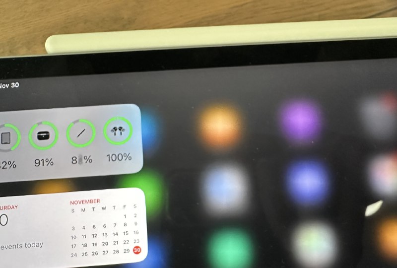 V2EX-最热主题Apple 的品控不是一般的牛逼#v2exdrymonfidelia:二代笔，质保一年，过保不到 48 小时就坏了，充电断断续续，必须拿下来再放回去好几次才能充进去笔吸在旁边没有充电标识笔吸在旁边还能一分钟掉一格电 （ 89->88 刚好被我拍到了）本来笔买来学画画的，官方一百多的笔芯买了两盒