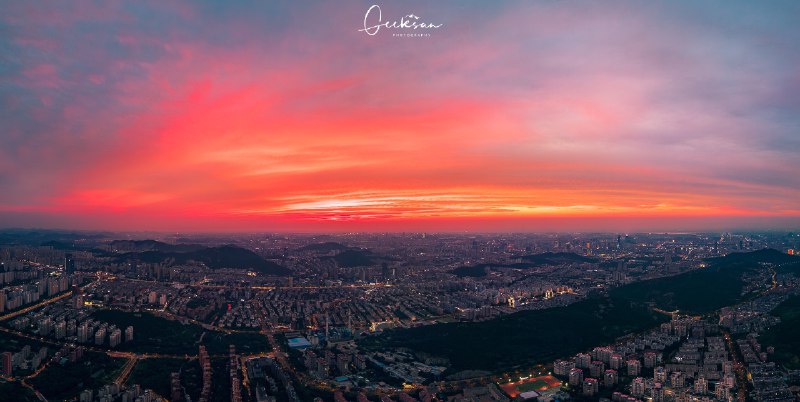 V2EX-最热主题我辜负了济南的世纪晚霞！#v2exGeeksun2021: 来济南半年了，第一次碰到质量这么高的晚霞预报，拍摄的时候我还是按照一直的习惯自动曝光，等在电脑上打开成片的时候才发现参数完全不对，噪点究极无敌多，越看越难受，花了两小时才修出来这五张凑合能看的照片，希望下次能弥补这个遗憾吧，顺带问一下朋友们，大疆 air3s 的安全快门到底是多少呢?iso 上限大概是多少呢?sourceV2EX-最热主题我辜负了济南的世纪晚霞！#v2exGeeksun2021: 来济南半年了，第一次碰到质量这么高的晚霞预报，拍摄的时候我还是按照一直的习惯自动曝光，等在电脑上打开成片的时候才发现参数完全不对，噪点究极无敌多，越看越难受，花了两小时才修出来这五张凑合能看的照片，希望下次能弥补这个遗憾吧，顺带问一下朋友们，大疆 air3s 的安全快门到底是多少呢?iso 上限大概是多少呢?source