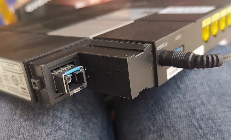 V2EX-最热主题有没有可能通过 ONU 光模块+自制系统实现一个光猫?#v2exYserver:最近在逛小黄鱼时候翻到了海信的 GPON-ONU-Class B+I LTE3468L-BHG+，这应该就是插在部分华为光猫上的 gpon 模块，但是和猫棒不同，不负责鉴权等任务